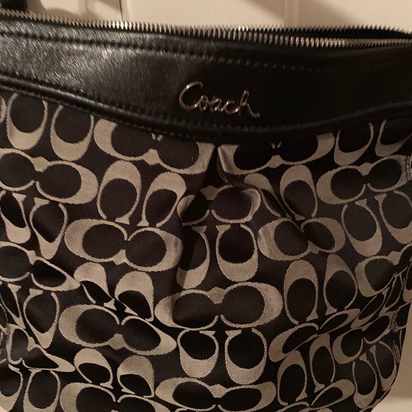 Coach signature brand new zip up detachable strap - Picture 5 of 8